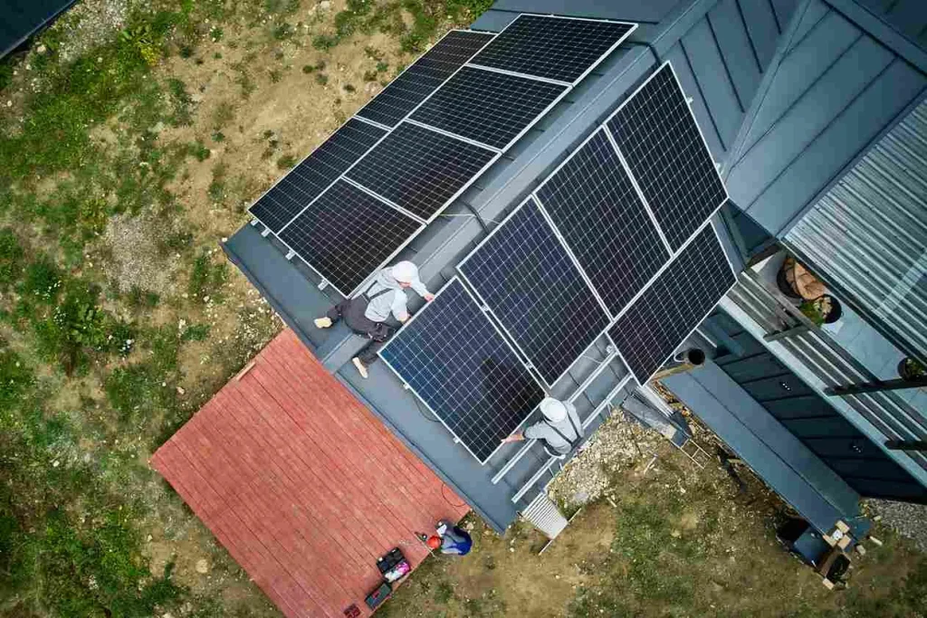 What is the 5kW Solar System Price with Installation in Pakistan? shown through rooftop solar panel installation.