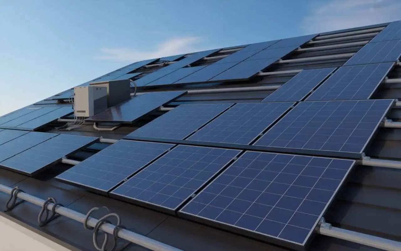 Rooftop example showing how many panels in a 5kW solar system are typically installed on a home.