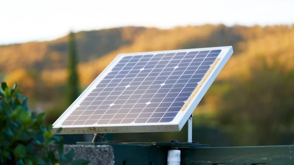 Factors Affecting the Price of a 700W Solar Panel in Pakistan