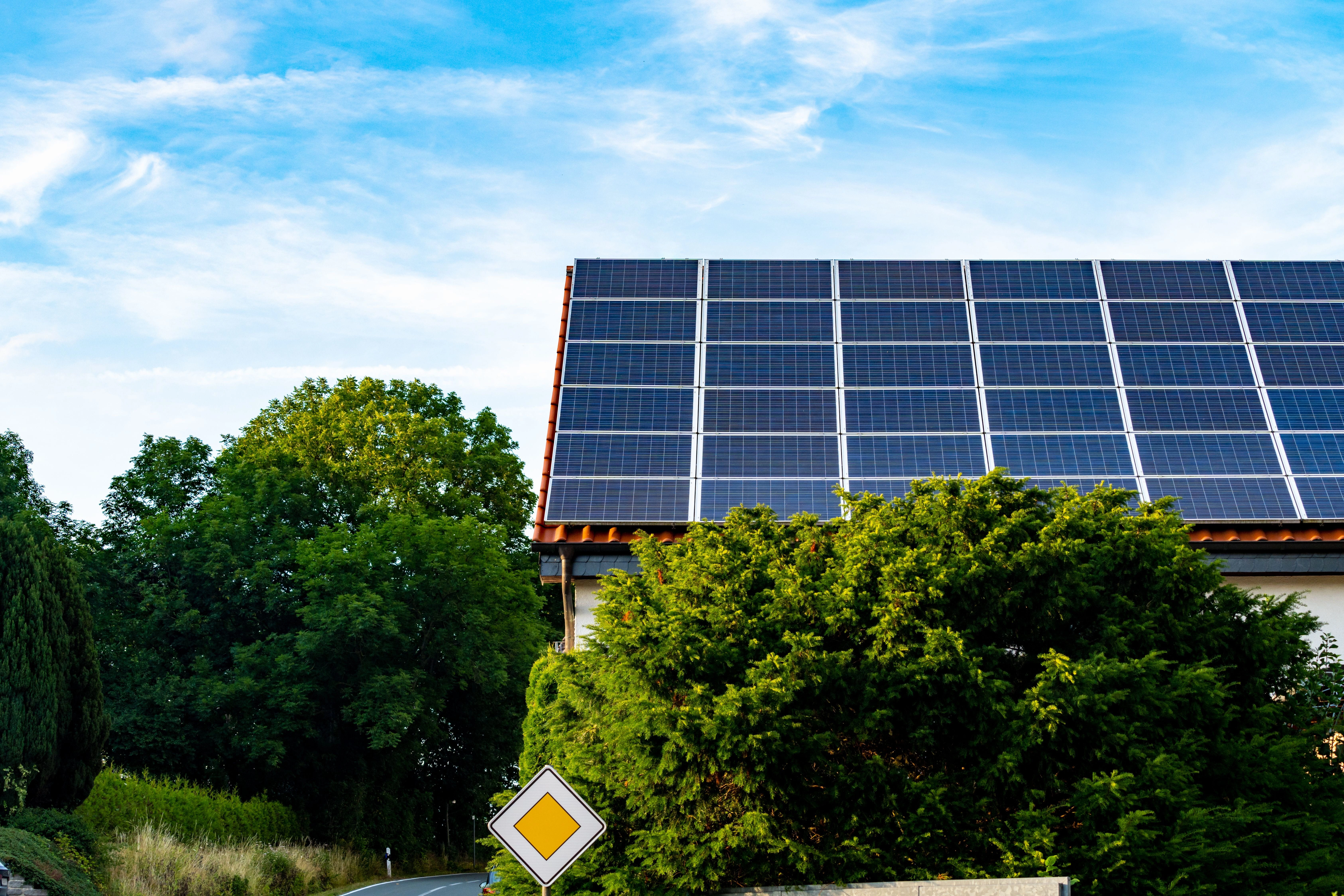 how_do_solar_panels_help_the_environment_clean_energy